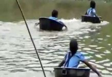 VIDEO/ Sakrificë për dije, nxënësit kalojnë lumin me tenxhere për të shkuar në shkollë