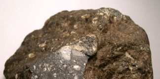 Ra në tokë si meteor, copëza e hënës shitet për shumën marramendëse