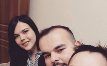 Frymëzuese/ I riu nga Shkodra birëson vogëlushin me sindromën down që u braktis nga prindërit