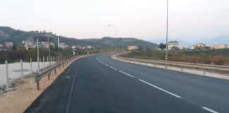 FOTOT/ Asfaltohet aksi Vorë-Kthesa e Rinasit, vijon puna deri në Fushë Krujë