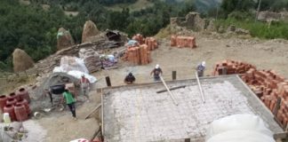 Ndërtoi vetë shkollën në Skrapar, SHBA shkruan për nismën e re të mësues Donaldit