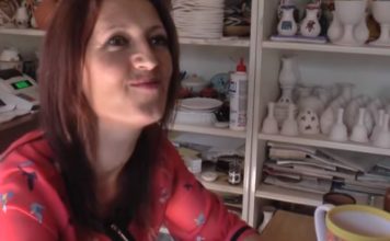 FOTOT/ Në poçerinë e gruas duarartë ku qeramikat bëhen me motivet zadrimore