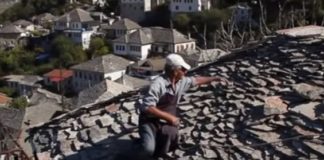 VIDEO/ Njihuni me restauruesin 85-vjeçar, mjeshtri i çative në Gjirokastër