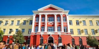 Miratohet bursa, nga 1 mijë dollarë për 260 ekselentët që kanë zgjedhur Mësuesinë