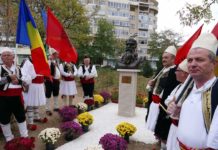 FOTOT/ Busti i Gjergj Kastriotit vendoset edhe në Rumani, Craiova vishet kuqezi