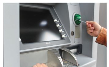 A e dini se si ‘lindi’ bankomati? Ja kush e shpiku dhe vendi ku u vendos për herë të parë