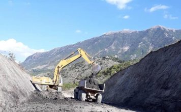 FOTOT/ Punime intensive në tre segmentet e rrugës Kardhiq–Delvinë