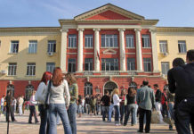 Procedurat/ Studentët që përjashtohen nga tarifa dhe ata që përfitojnë bursë 1 mijë dollarë