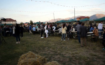 Festa e Mollës në Korçë, fermerët prezantojnë prodhimet e tyre në panairin tradicional