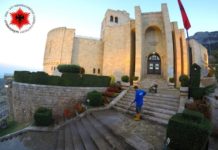 FOTOT/ Emigranti bën gjestin fisnik, pastron vullnetarisht muzeun Gjergj Kastrioti