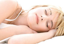 Ushqimet që ndihmojnë për një gjumë të rehatshëm