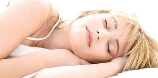 Ushqimet që ndihmojnë për një gjumë të rehatshëm