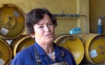 Frymëzuese/ Njihuni me saldatoren që punon prej 38 vitesh tek Metalurgjiku