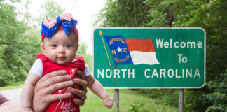 Kjo vogëlushe ka shëtitur 50 shtete për 1 javë dhe është vetëm…5 muajshe