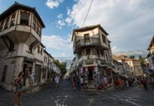 Perla arkitekturore e Shqipërisë, restaurohet Pazari i Gjirokastrës