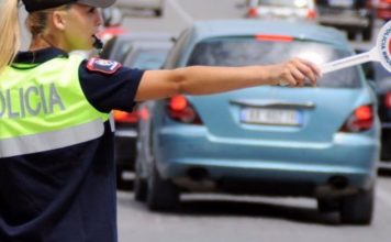 “Hej Siri, po më ndalon policia!”, aplikacion i ri për iPhone