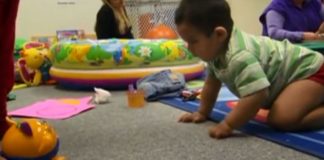 Pajisje për fëmijët e verbër, një robot në formën e byzylykut do t’i ndihmojë të orientohen