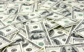 Shuma marramendëse/ Emigrantët shqiptarë, ja sa miliardë dollarë kanë sjellë në 25 vite