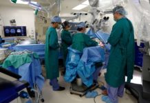 Realizohet transplanti i parë i zemrës artificiale