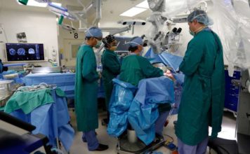 Realizohet transplanti i parë i zemrës artificiale