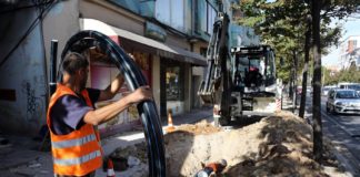 Furnizimi me ujë, rrjet i ri ujësjellësi për dy lagje të Tiranës