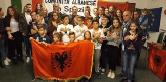 VIDEO/ La Spezia flet shqip! Hapet shkolla e parë në gjuhë shqipe!