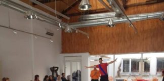 ‘Dhuro kohë, rrëmbe buzëqeshje’/ Cirku i Tiranës performancë për fëmijët me aftësi ndryshe