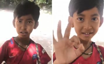 VIDEO/ Vogëlushi habit turistët, flet më shumë se 10 gjuhë për të shitur në rrugë