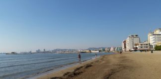 VIDEO/ Jemi në nëntor, por plazhi në Shqipëri vazhdon…