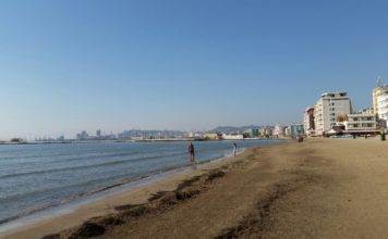 VIDEO/ Jemi në nëntor, por plazhi në Shqipëri vazhdon…