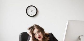 Punoni në zyrë? Ja ushqimet më të mira për ata që qëndrojnë shumë ulur