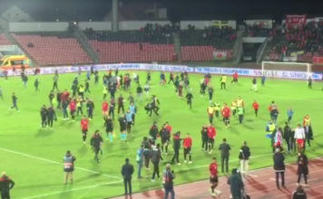 Gjesti fisnik në Elbasan, tifozit të Uellsit i kthejnë portofolin e humbur