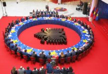 Nga bashkimi i doganave, heqja e tarifave roaming, te njohja e patentave/ Ja 9 marrëveshjet e firmosura nga dy qeveritë në Pejë