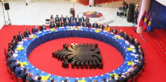 Nga bashkimi i doganave, heqja e tarifave roaming, te njohja e patentave/ Ja 9 marrëveshjet e firmosura nga dy qeveritë në Pejë