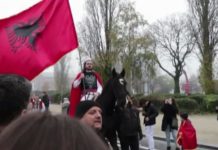 “Skënderbeu” mbërrin në Bruksel mbi kalë dhe me flamurin kuqezi