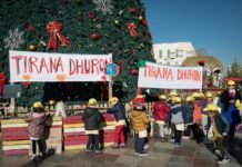 Dita e Vullnetarizmit/ Dhurohen ushqime, rroba dhe lodra për familjet në nevojë