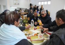 Drekë për Krishtlindje në të gjitha mensat sociale të Tiranës