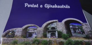 Portat e shtëpive tradicionale në Gjirokastër përfshihen në një kalendar promovues