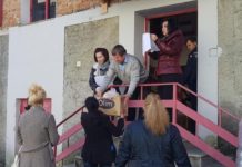 Shpërndahen pako me ushqime për 2 mijë familje në nevojë në Fier