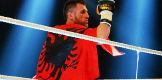 Suksesi i shqiptarëve/ Ferit Keta shkruan historinë, kampioni i ri i botës në Kickbox