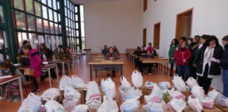 Gjesti frymëzues, nxënësit dhurojnë pako për bashkëmoshatarët e tyre në vështirësi