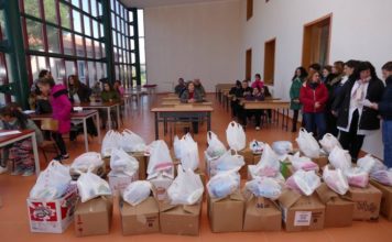 Gjesti frymëzues, nxënësit dhurojnë pako për bashkëmoshatarët e tyre në vështirësi