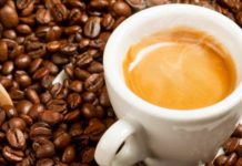 Çfarë i ndodh organizmit tuaj nëse nuk e pini kafenë e mëngjesit? Ja studimi