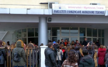 Universiteti i Mjekësisë heq tarifat e shërbimeve