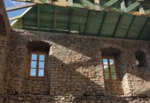 Dhërmi dhe Vuno, restaurohen çatitë dhe fasadat e 210 shtëpive