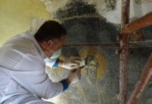 Trashëgimia kulturore, restaurohet afresku i kishës së Shën Triadhës
