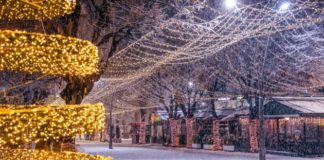 FOTOT/ Magjia e festave në Korçë, Krishtlindje të bardha në ‘Parisin i Vogël’