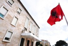 FESTAT/ 30 mijë lekë shpërblim për familjet e varfra dhe personat me aftësi të kufizuara. Ja kush përfiton