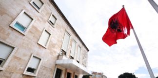 FESTAT/ 30 mijë lekë shpërblim për familjet e varfra dhe personat me aftësi të kufizuara. Ja kush përfiton