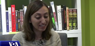 VIDEO/ Njihuni me shqiptaren që drejton biznesin e kartolinave në SHBA